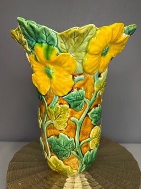 Large Vintage Majolica Style Tulip Holder Vase Floral Frog 10”. EVC